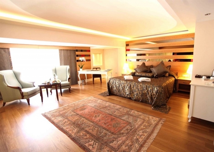 THE GREEN PARK HOTEL